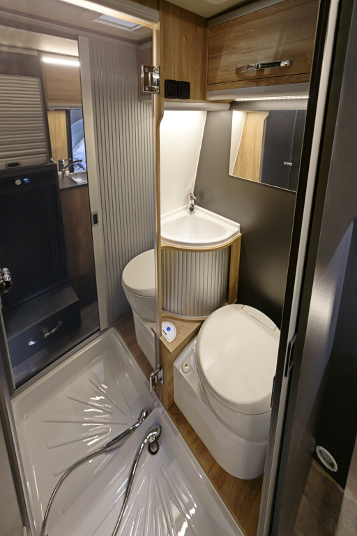 megamobil-wohnmobile-center-lounge-modelle-mega-classic-600S-hubbett