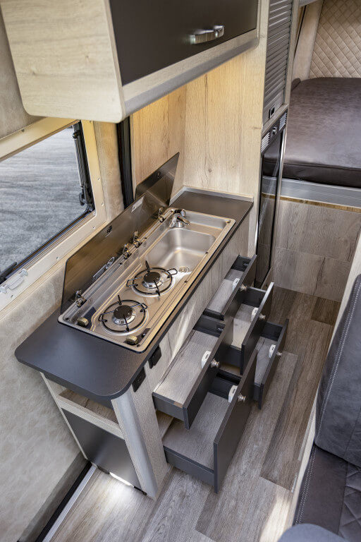 megamobil-wohnmobile-center-lounge-modelle-mega-re-aktiv-680S